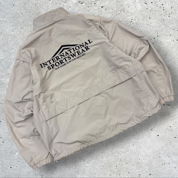 [105] 엄브로 인터내셔널 스포츠웨어 바람막이 그레이 B333