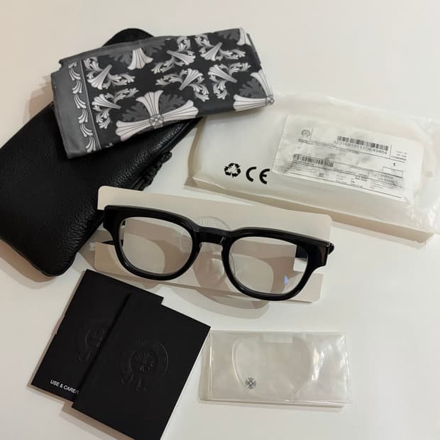 크롬하츠 컨볼루티드 안경