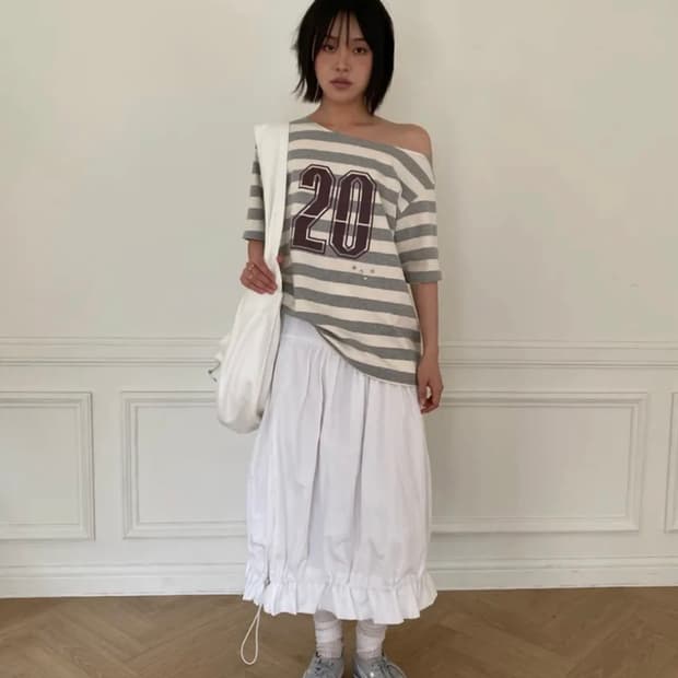 밀로우먼 오프숄더 스트라이프 티셔츠 (멜란지 그레이)