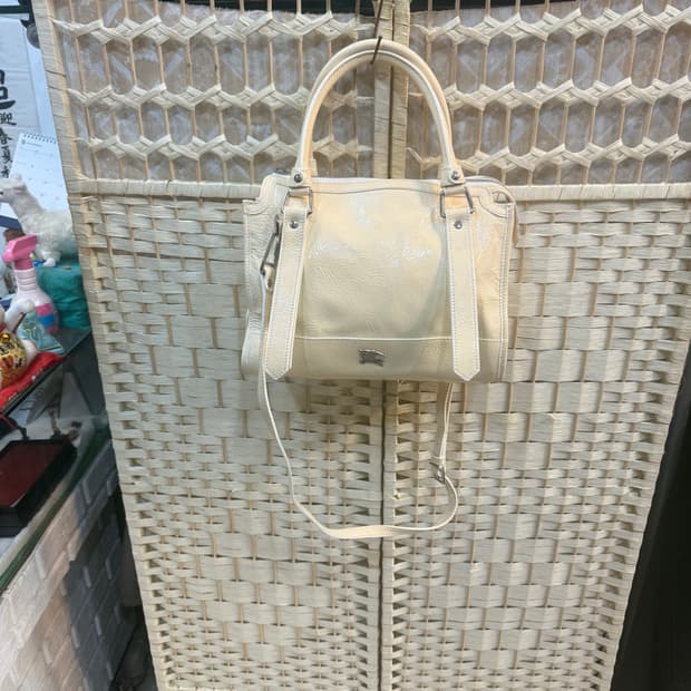 정품 버버리 2way백 팝니다