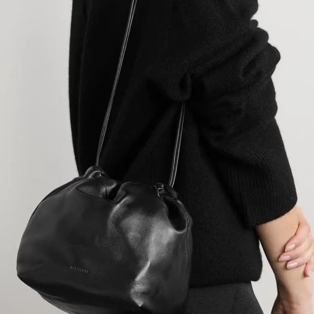 질샌더 덤플링숄더백 블랙