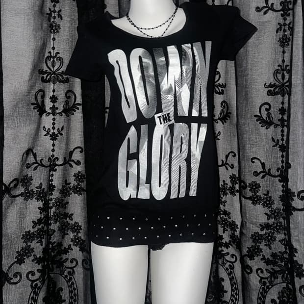 silver lettering long graphic top
