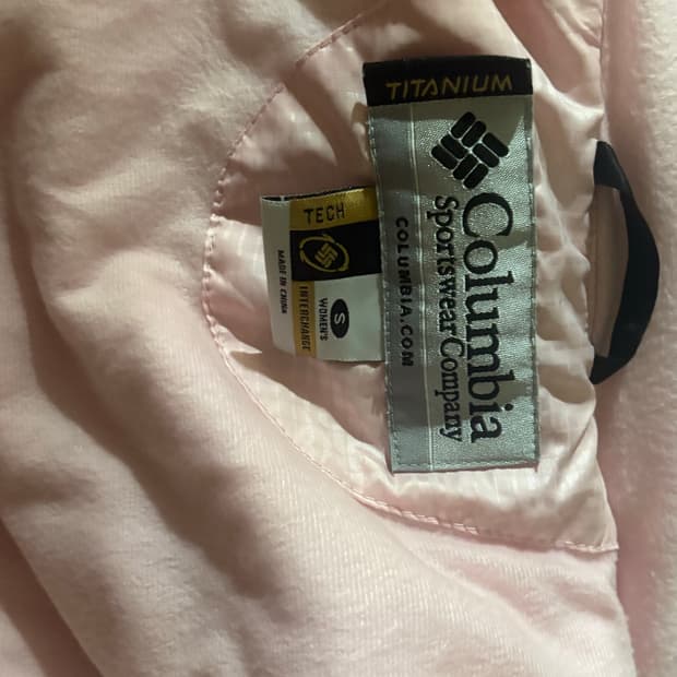 콜롬비아 핑크 패딩 슬림핏