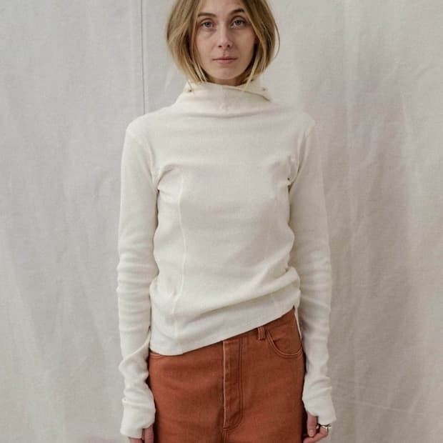 베이스레인지 하니파 후디 화이트