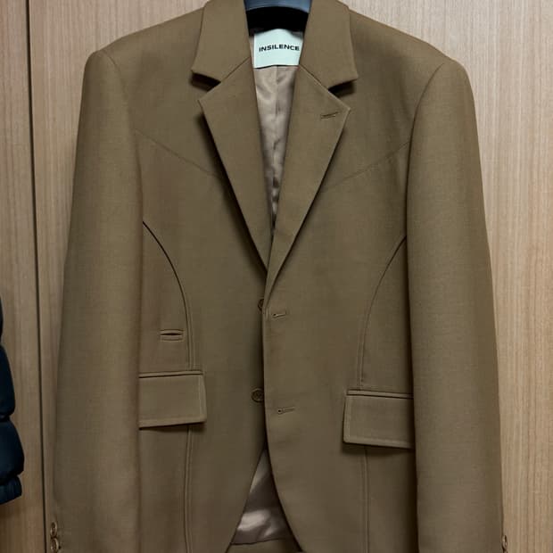 인사일런스 커브드 라인 울 블레이저 모카 M