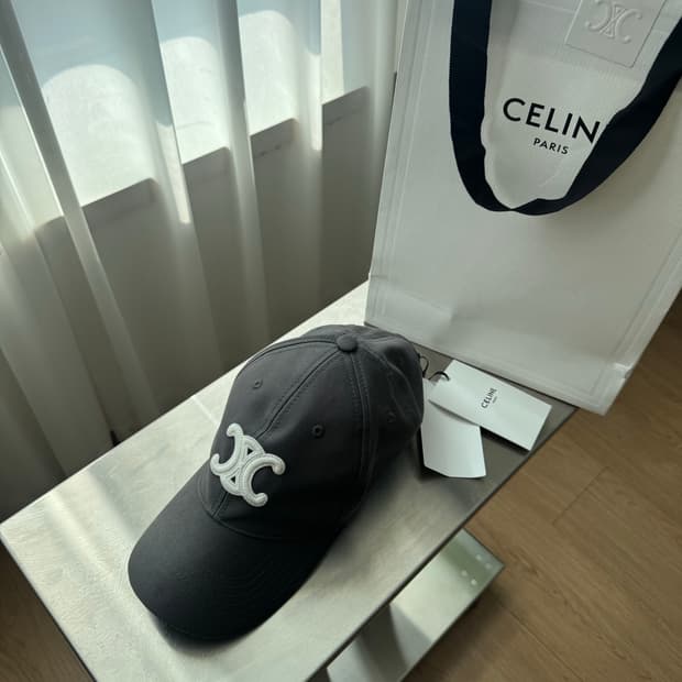 셀린느 트리옹프 베이스볼캡 그레이 L사이즈 / 2회착용 / 풀구성