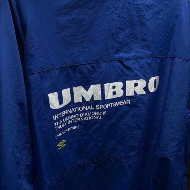 엄브로 블루 윈드브레이커 105