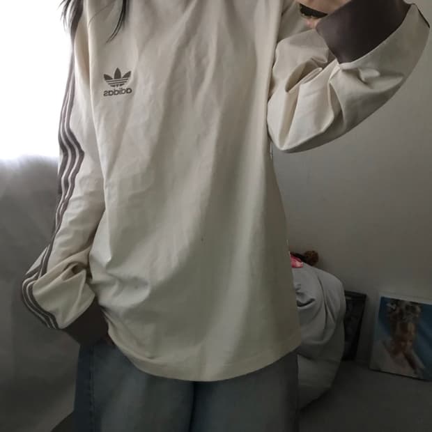 아디다스 크림브라운 삼선 롱슬리브