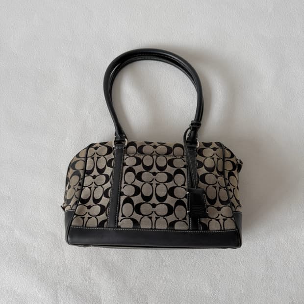 코치(COACH) 모노그램 숄더백