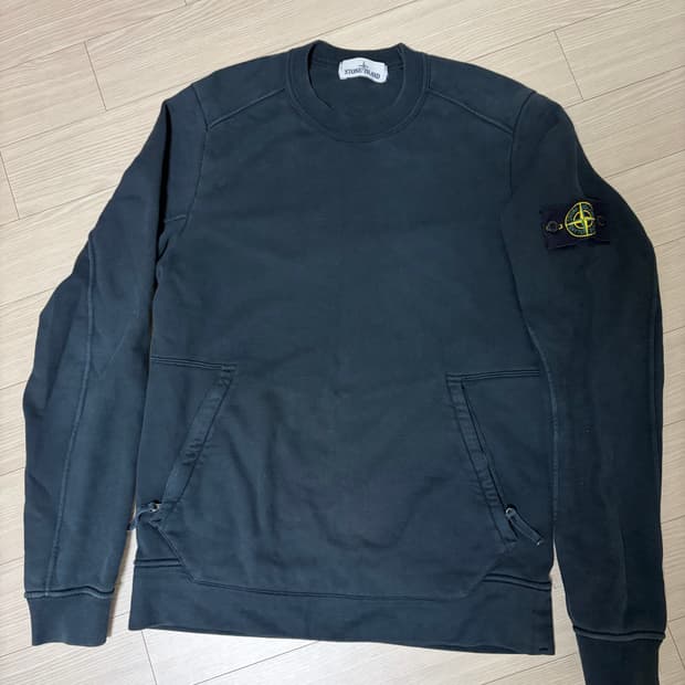 스톤아일랜드 블랙 포켓 맨투맨