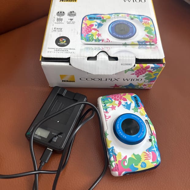 찰스엔터 빈티지 카메라 니콘 쿨픽스 w100 레어컬러 방수카메라 