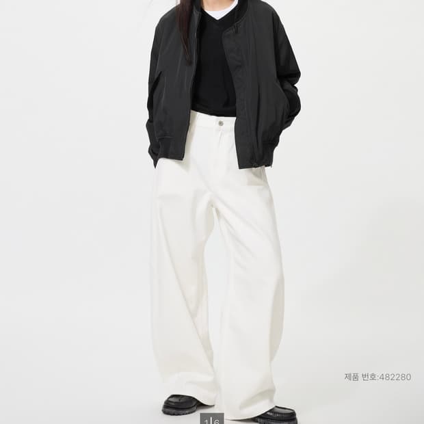 유니클로 배기 커브진 28 화이트