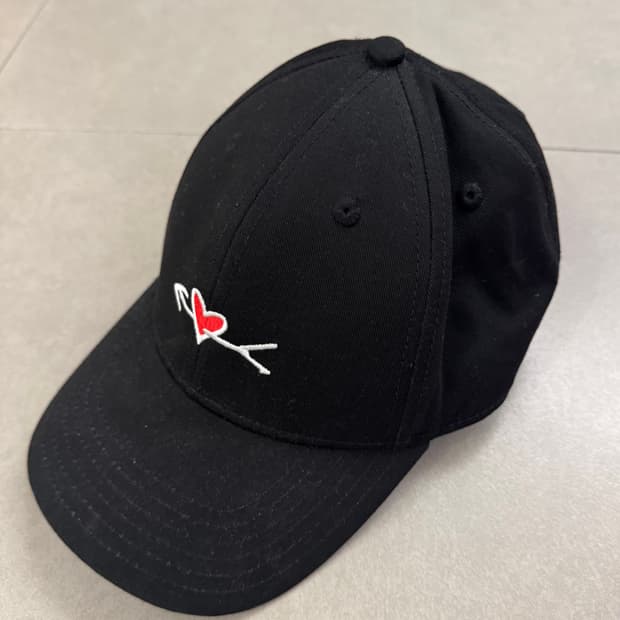 Neil Barrett 큐피드 자수 코튼 트윌 볼캡
