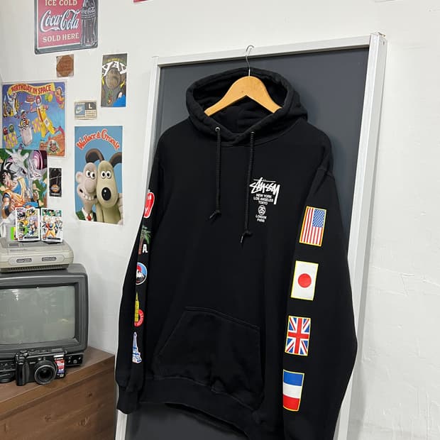Stussy 스투시 월드 투어 사이드 플래그 로고 풀오버 후드티