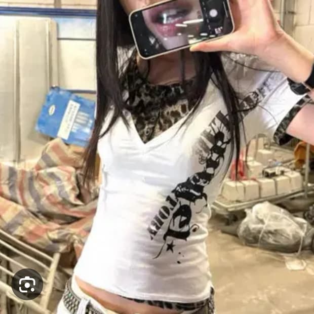 핀터레스트 빈티지 갸루 락시크 브이넥 반팔 티셔츠