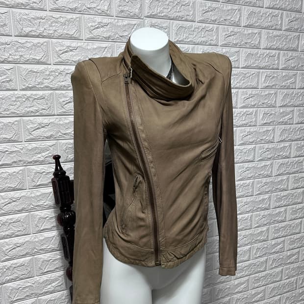 시스템 비대칭 드레이프 넥 스웨이드 자켓