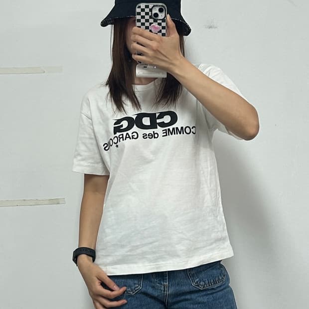 꼼데가르송 CDG 로고 반팔 티셔츠 화이트
