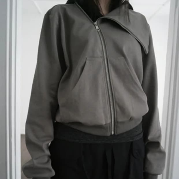 애프터먼데이 하이넥 언발란스 집업