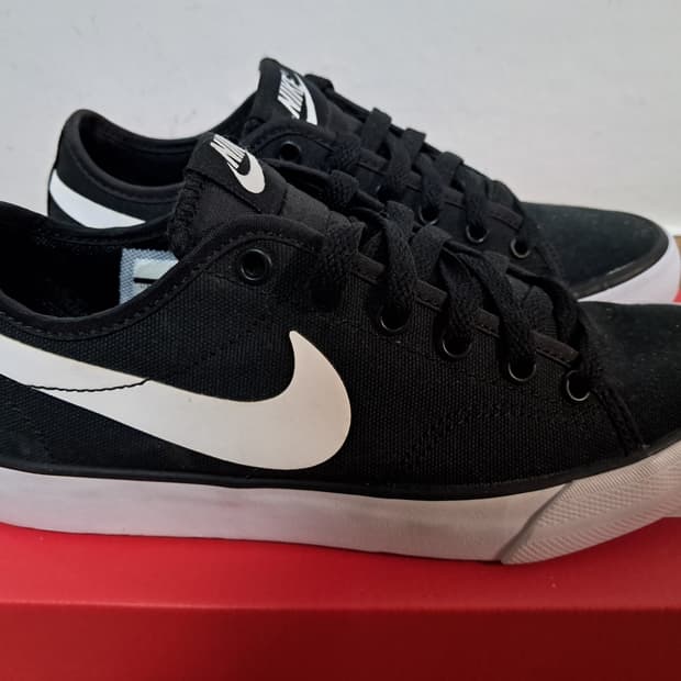 나이키 스니커즈 220