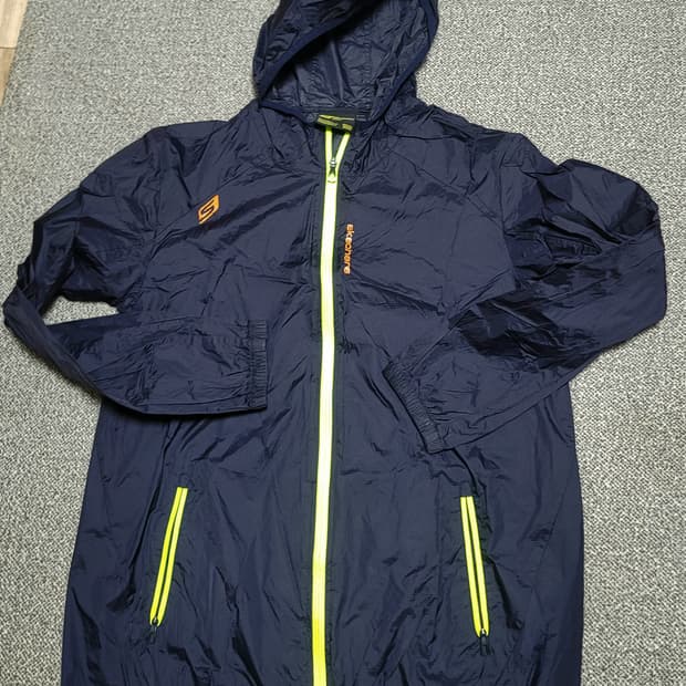 스케쳐스 바스락 초경량  바람막이 네이비 100