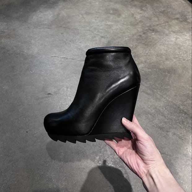 카밀라 스코브가드 램스킨 웨지힐 부츠