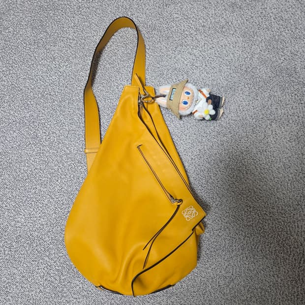 로에베 안톤백팩 겨자색