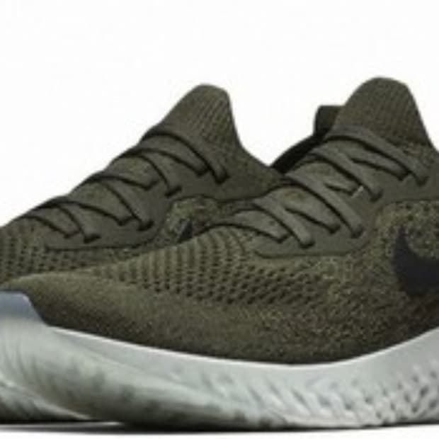 나이키 운동화 카키색 런닝화 250mm