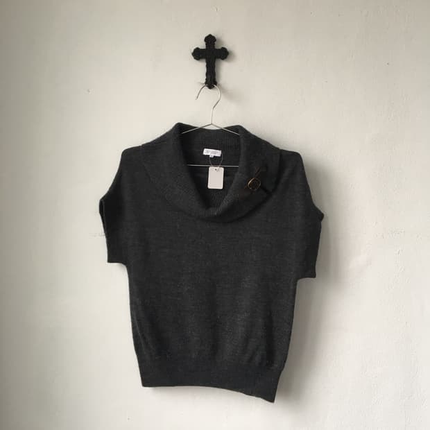 High neck belted point knit