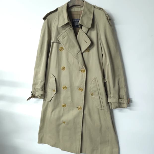10. 버버리 트렌치 더블코트 ( 여성 66-66반 )