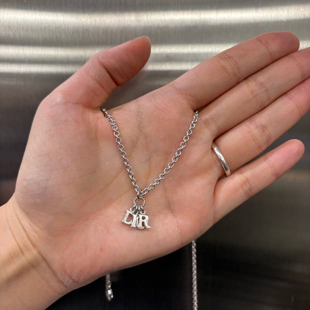 디올 레볼루션 은장 목걸이