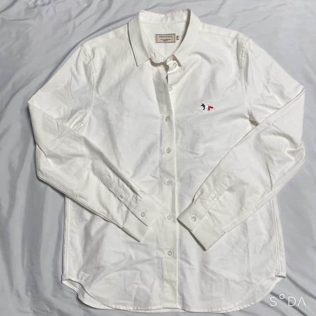 메종키츠네 화이트 셔츠 폭스 로고