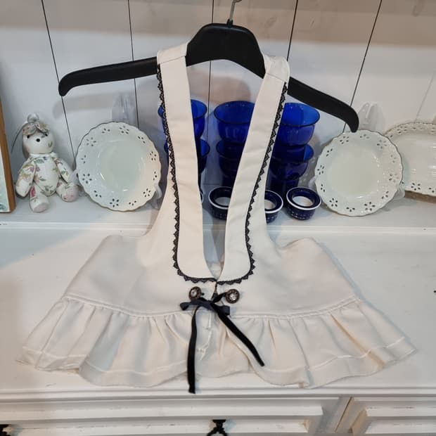 axes femme(엑시즈팜)  레이스 트리밍 홀터 베스트