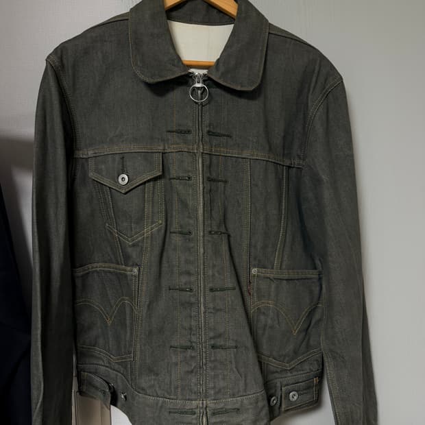 솔로이스트,리바이스 트러커 자켓입니다(사이즈 :L)