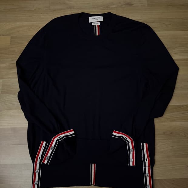 톰브라운 백삼선 메리노울 니트