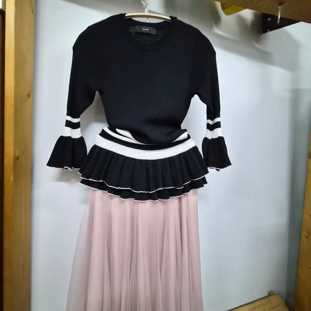 샤틴 프릴 니트