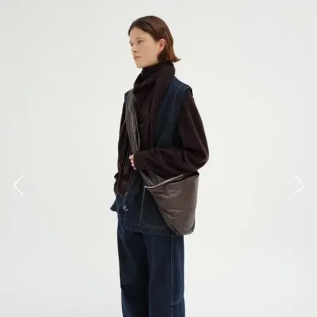 모노하 트위스트 레더 숄더백(Exclusive )