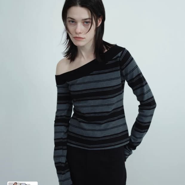 밀로 우먼 원 숄더 스트라이프 티셔츠 차콜그레이