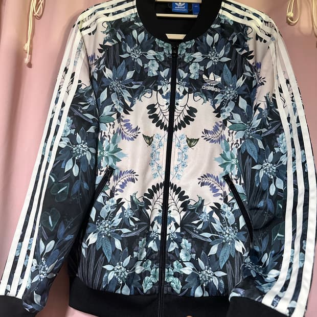 아디다스 져지 아디다스 플라워 트랙탑 아디다스집업 아디다스 파이어버드 꽃