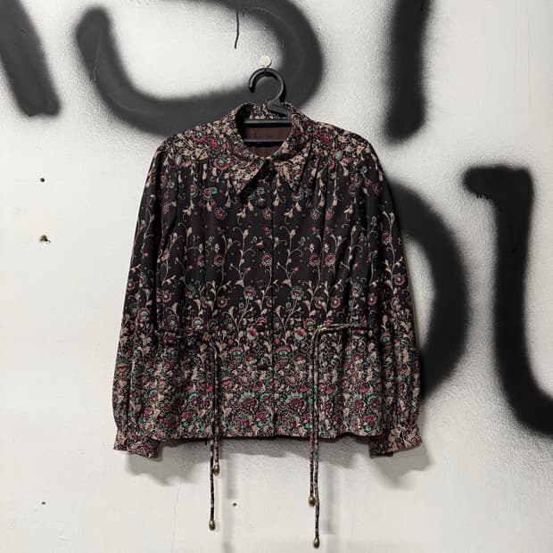 VTG 빈티지 딥 브라운 오리엔탈 페이즐리 풀 패턴 스트링 블라우스 셔츠