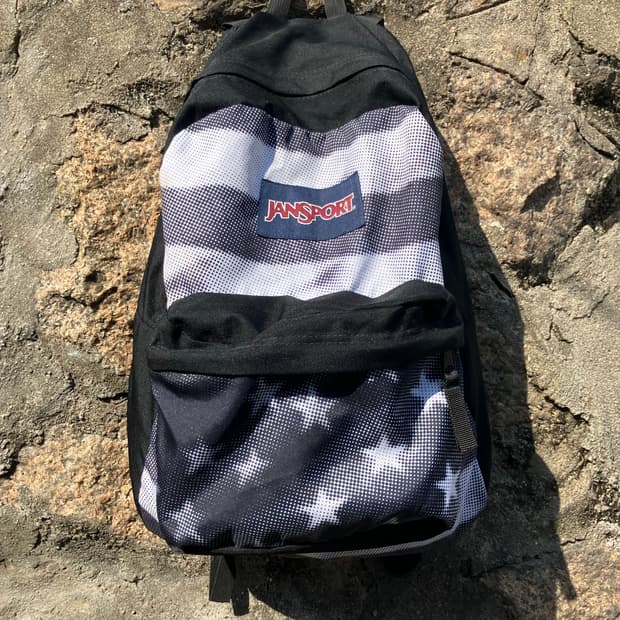 JANSPORT 하프톤 성조기 스타 그래픽 백팩