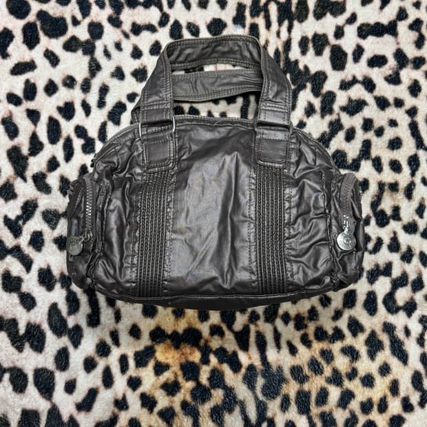 Y2K 메탈 실버 글로시 토트백 