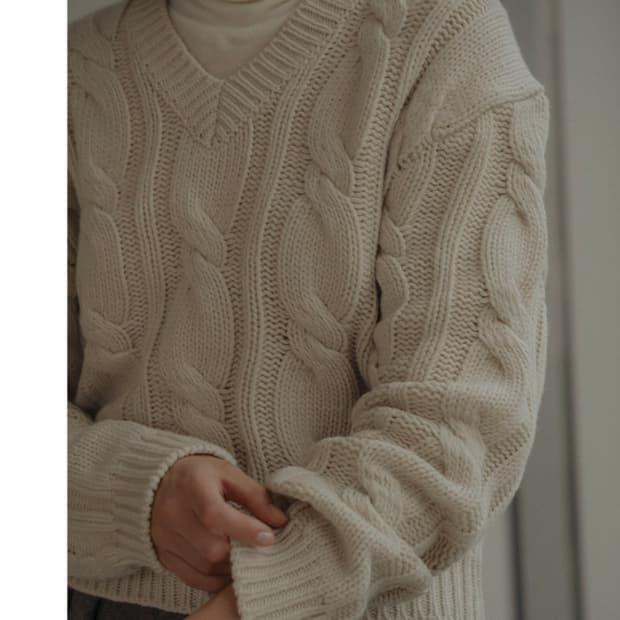 틸아이다이 브이넥 니트