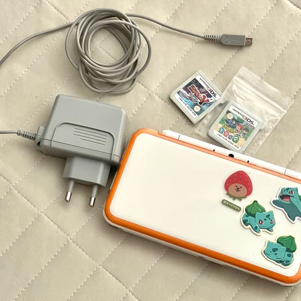 닌텐도 New 2DS XL 화이트/오렌지 + 칩 포함 일괄 판매
