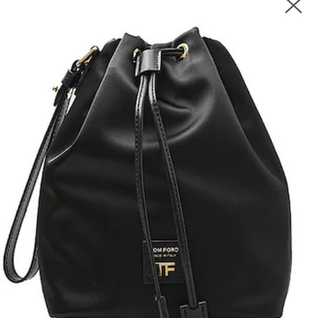톰포드 블랙 드로우스트링 버킷백