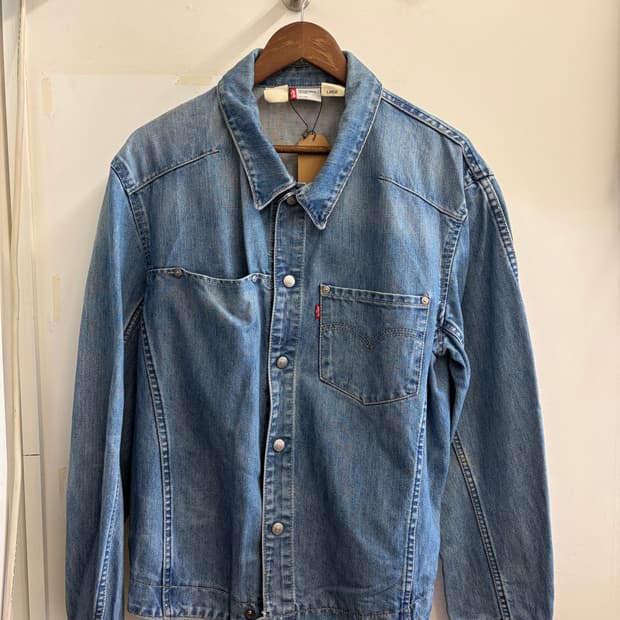 N7. 리바이스 엔지니어드 청자켓 데님자켓