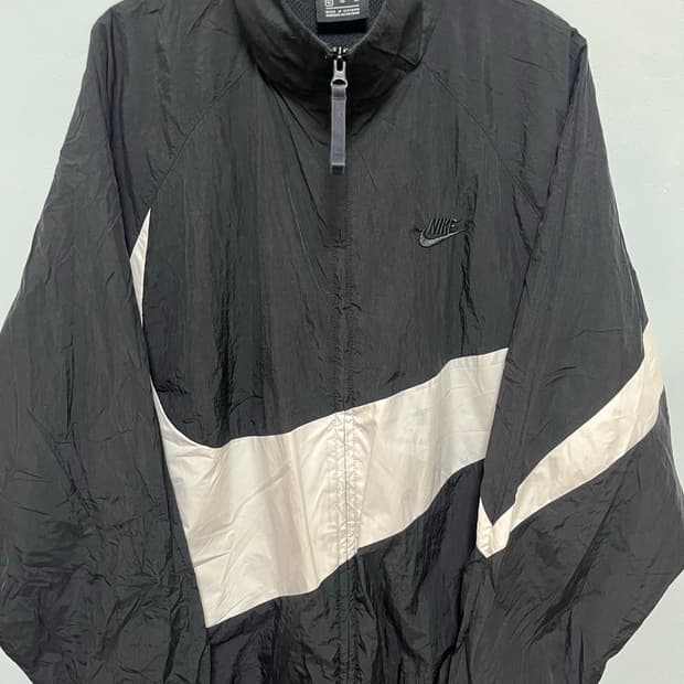 나이키 스우시 바람막이 블랙/화이트