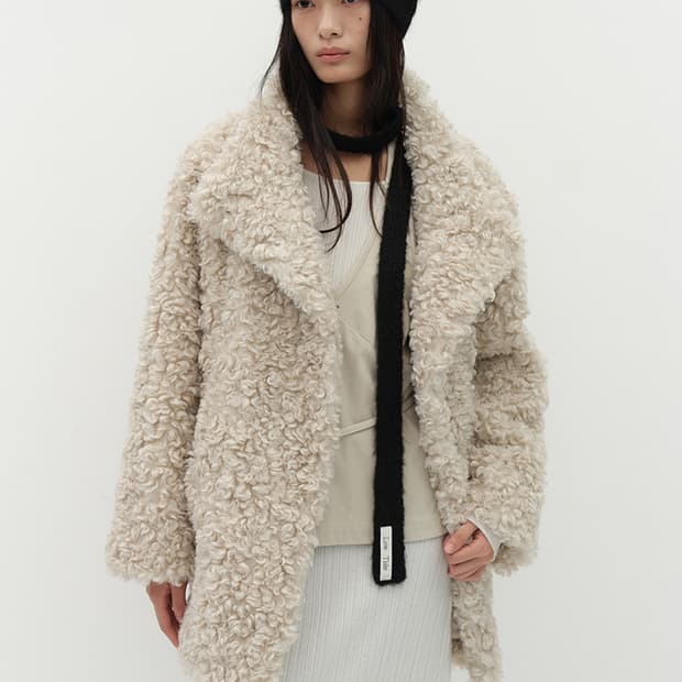 로우타이드 컬리 퍼 코트 베이지