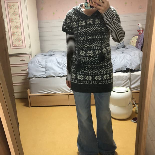 노르딕 차콜 후드 니트 원피스 폼폼