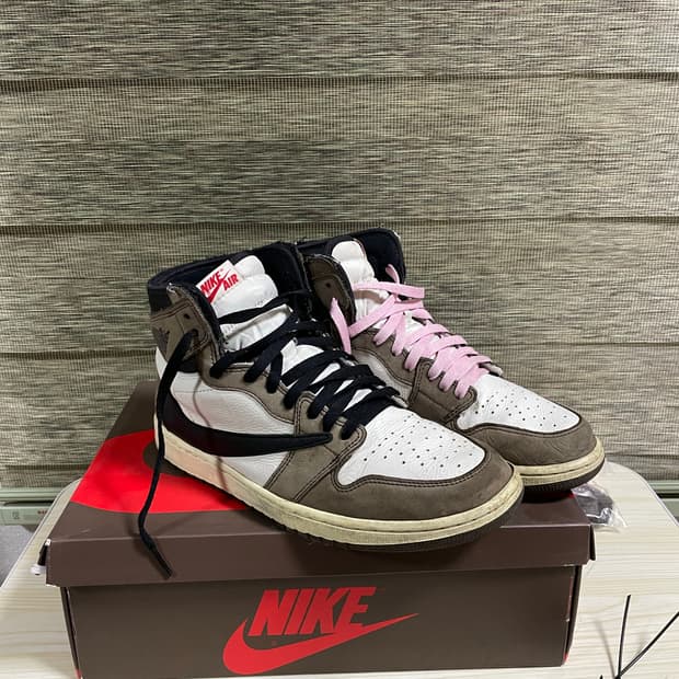 나이키 에어 조던1 트래비스 스캇 하이로우 OG 285
