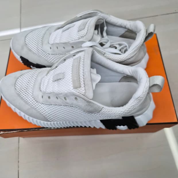 42.5) 에르메스 바운싱 스니커즈 팝니다